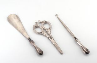A pair of Edward VII silver grape scissors, Levi & Salaman, Birmingham, 1907