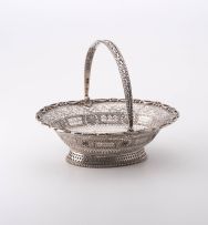 A George V pierced silver basket, Crichton Brothers, London, 1913