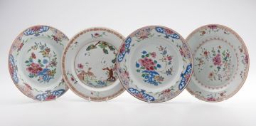 A Chinese famille-rose plate, Qianlong (1735-1796)
