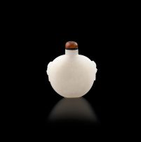 A Chinese white jade snuff bottle, late 19th/early 20th century
