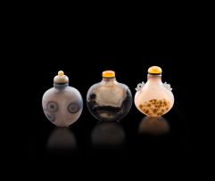 Three Chinese 'shadow' agate snuff bottles, late 19th/early 20th century
