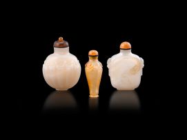 Three Chinese agate snuff bottles, late 19th/early 20th century