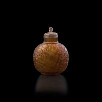 A Chinese agate snuff bottle, late 19th/early 20th century