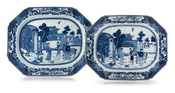 A pair of Chinese blue and white platters, Qing Dynasty, Qianlong (1735-1796)