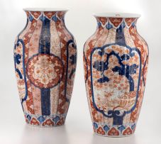 A pair of Japanese Imari vases, late Meiji period (1868-1912)