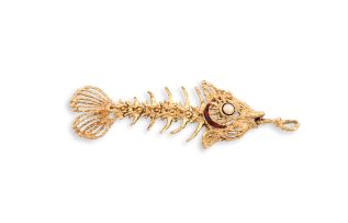 18ct gold and enamel fish pendant