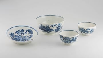A Worcester blue and white bowl, late 18th century