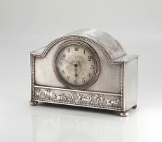 An Edwardian silver-plate mantel clock, Hamilton & Inches, Edinburgh, early 20th century