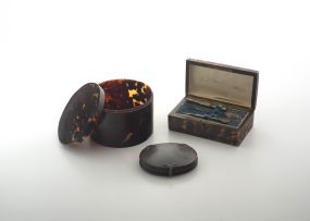 A tortoiseshell and metal-mounted magnifying glass, late 18th/early 19th century