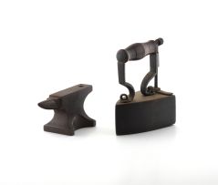 A cast-iron miniature iron, Bate, late 19th/early 20th century