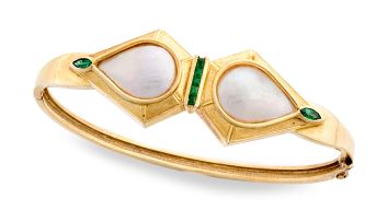 Mabé pearl, emerald and gold bangle