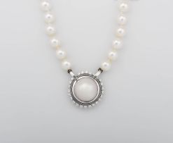 Cultured pearl necklace with mabé and diamond clasp