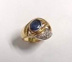 Sapphire and diamond 18ct gold ring