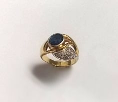 Sapphire and diamond 18ct gold ring