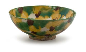 A Chinese ‘egg and spinach’ glazed bowl, Qing Dynasty, Kangxi period, 1662-1722