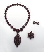 Bohemian garnet pendant necklace, late 19th century