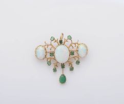 Edwardian opal, emerald and 15ct gold brooch/pendant