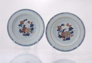 A pair of Chinese Export 'Imari' dishes, Qing Dynasty, 18th century