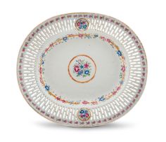 A Chinese Export famille-rose plate, Qing Dynasty, circa 1800