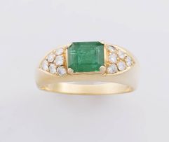 Emerald, diamond and gold ring