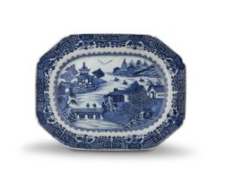 A Chinese blue and white Nanking dish, Qing Dynasty, 18th century