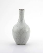 A Chinese Ge-type glazed bottle vase, Qing Dynasty, 18th/19th century