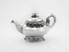 A Victorian silver teapot, Edward, Edward junior, John & William Barnard, London, 1840