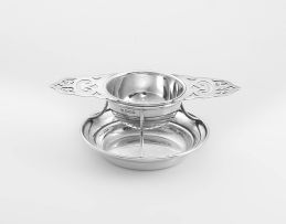 A George VI silver tea strainer and stand, Walker & Hall, Sheffield, 1947