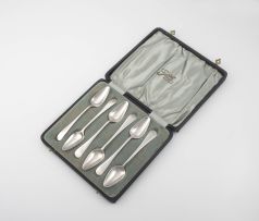 A George VI silver cased set of six Old English pattern grapefruit spoons, William Suckling Ltd, Sheffield, 1937