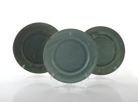 A Linn Ware green-glazed plate