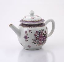A Chinese Export porcelain teapot, Qing Dynasty, late 18th/early 19th century