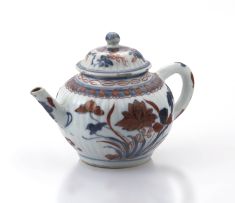 A Chinese Export 'Imari' miniature teapot, Qing Dynasty, 18th century