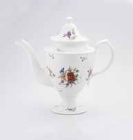 A Chamberlain's Worcester teapot and cover, 1811-1820