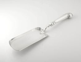 A George V silver crumb scoop, Harrison Brothers & Howson, Sheffield, 1919