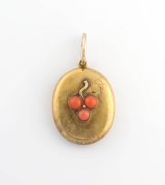 Victorian gold pendant locket