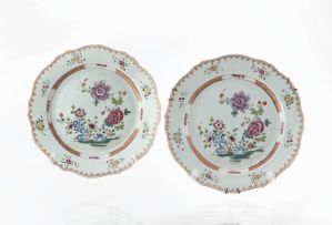 A pair of Chinese famille-rose plates, Qianlong period (1735-1796)
