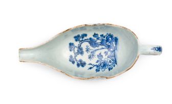 A Chinese Export blue and white sauce boat, Qianlong period (1735-1796)