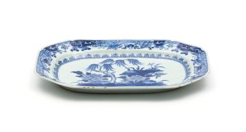 A Chinese Export blue and white platter, Qing Dynasty, late 18th/early 19th century