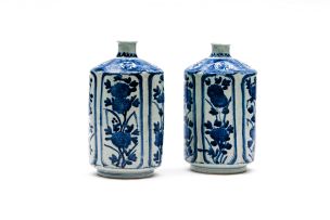 A pair of Japanese blue and white tokoro, 18th century