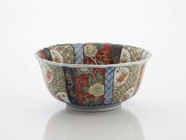 A Japanese Imari bowl, 19th century