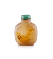 A Chinese agate snuff bottle, late Qing Dynasty