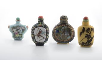 A Chinese famille-rose and cracked ice turquoise ground porcelain snuff bottle, late Qing Dynasty