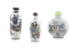 A Chinese red decorated blue and white porcelain snuff bottle, Qing Dynasty, late 19th/early 20th century