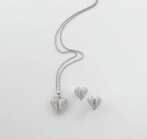 Diamond heart-shaped pendant