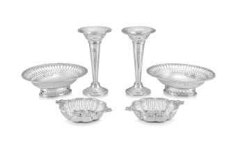 A pair of George V silver pedestal dishes, Barker Brothers, Chester, 1911-1921