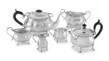 A George V silver three-piece tea set, Williams (Birmingham) Ltd, Birmingham, 1924