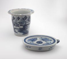 A Chinese blue and white warming dish, Qianlong period, 1736-1795
