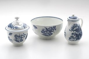 A Worcester blue and white 'Three Flowers' pattern bowl, 1755 - 1790