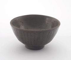 A Chinese craqueleure green-glazed bowl, Song Dynasty