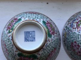 A pair of Chinese famille-rose bowls, Guangxu, 1875-1908